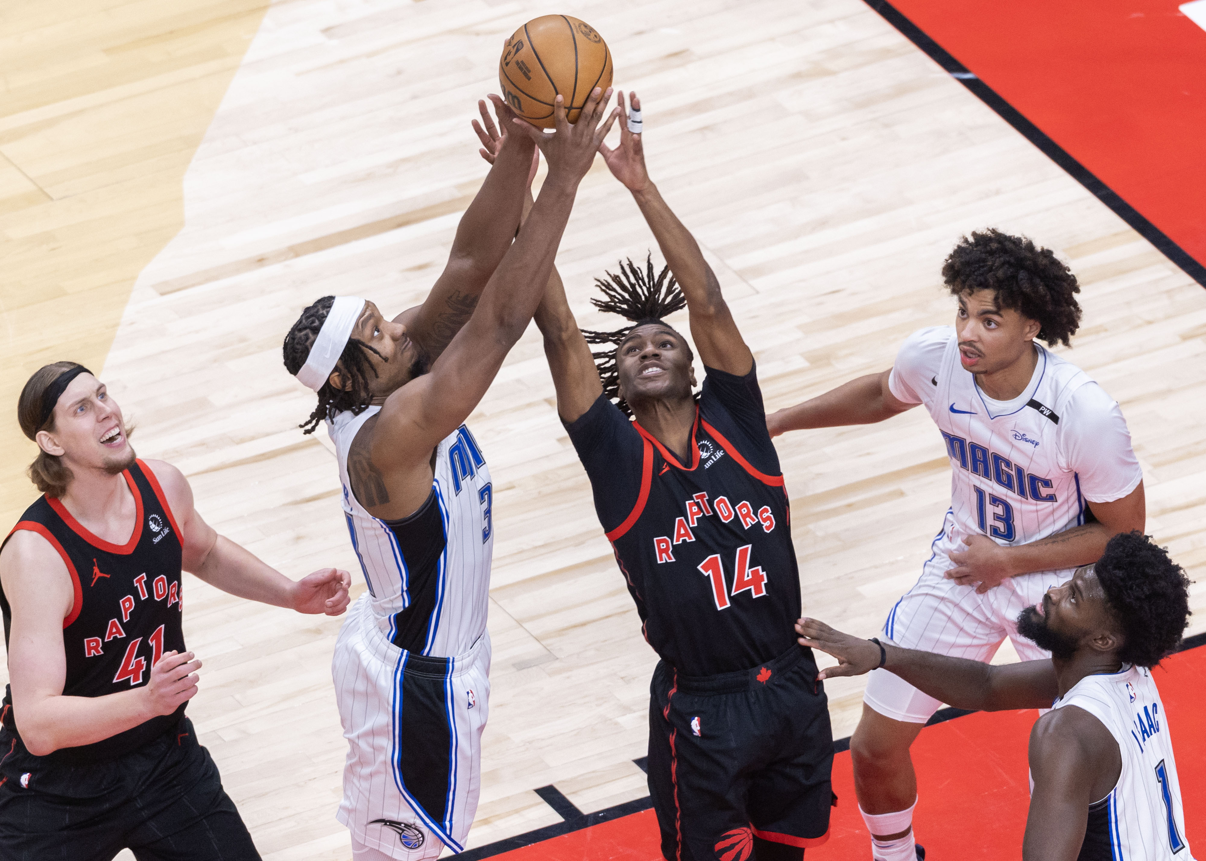 欧洲球员在比赛中展现出优异的篮球技艺的简单介绍