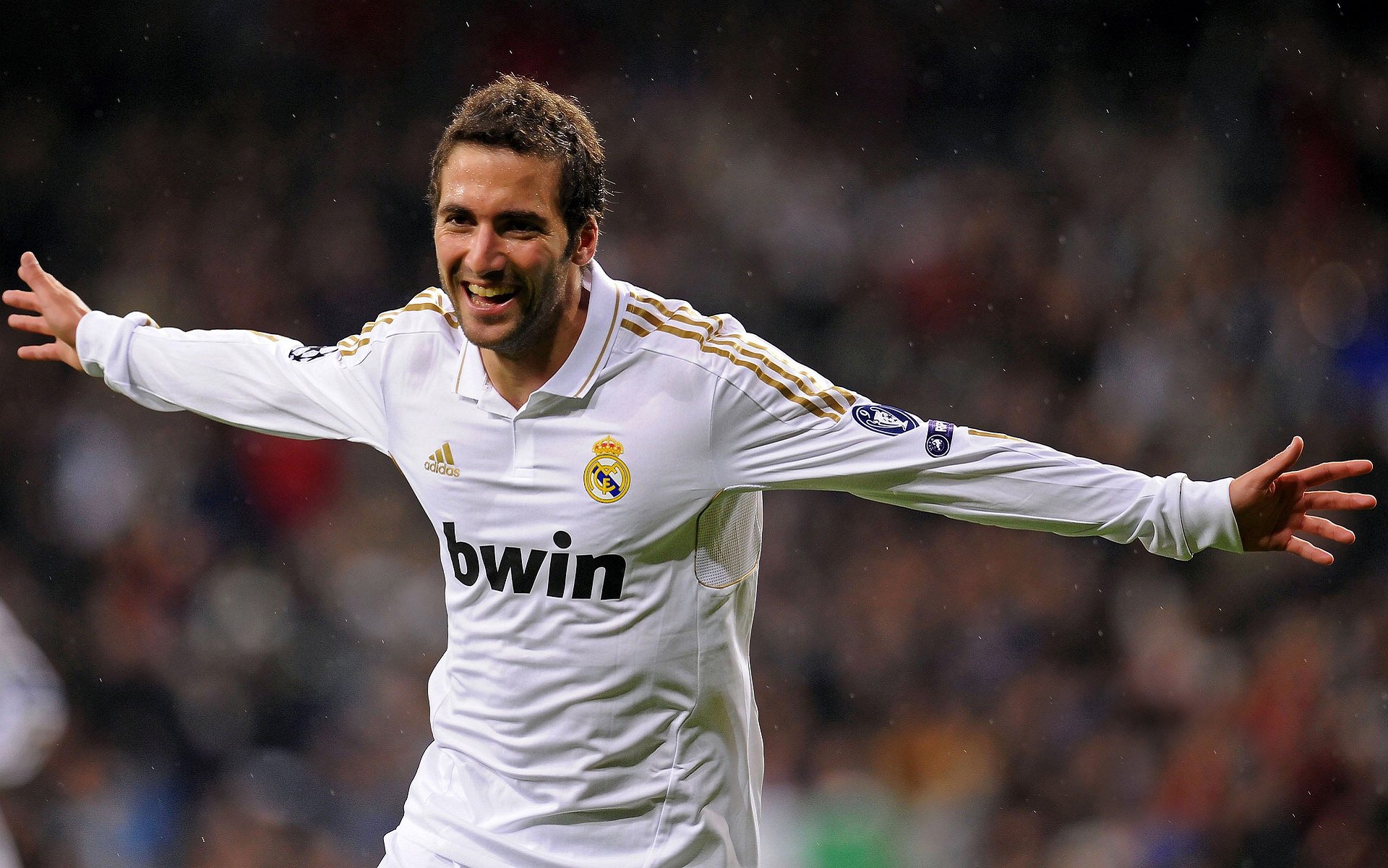 阿什拉夫爆发助佛罗伦萨险胜爱尔兰,唯一性胜利背后的战术博弈